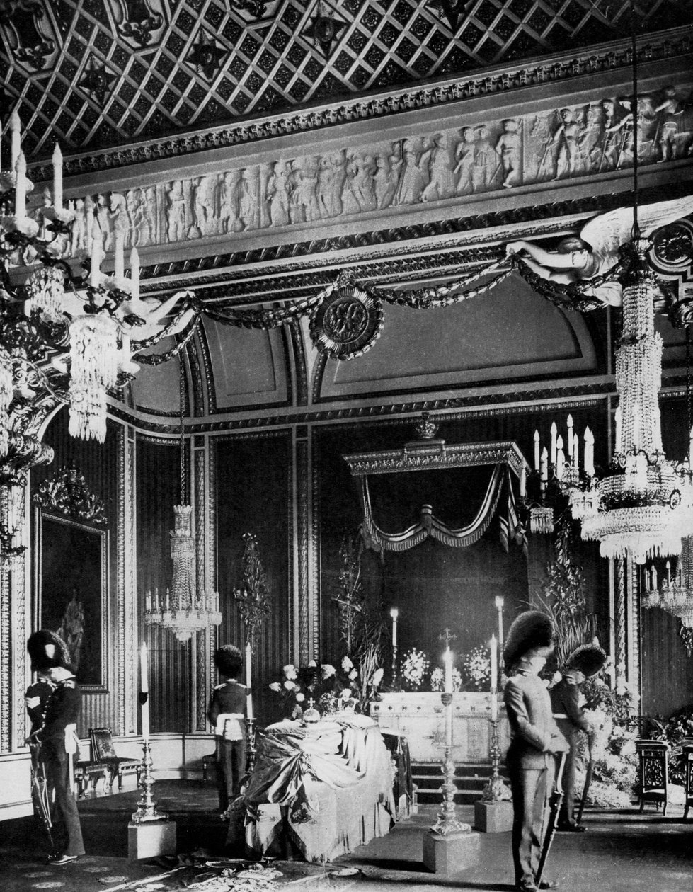 Edward VII liggande i staten, Throne Room, Buckingham Palace, London, 1910 1937 av Unbekannt