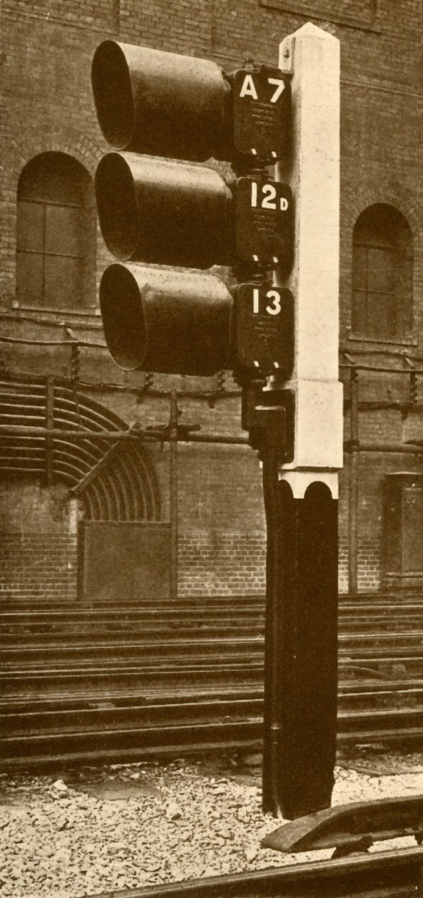 Elektriska lampsignaler, med skärmar för dagsbruk, vid Baker Street Station, Metropolitan Railway, 193 av Unbekannt
