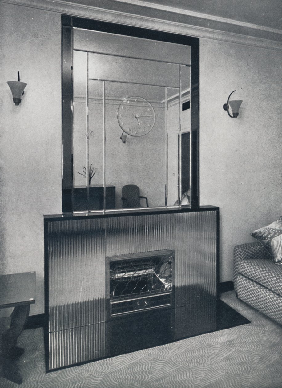 Elektrisk öppen spis och övermantel av James Clark & Son Ltd., 1940 av Unbekannt