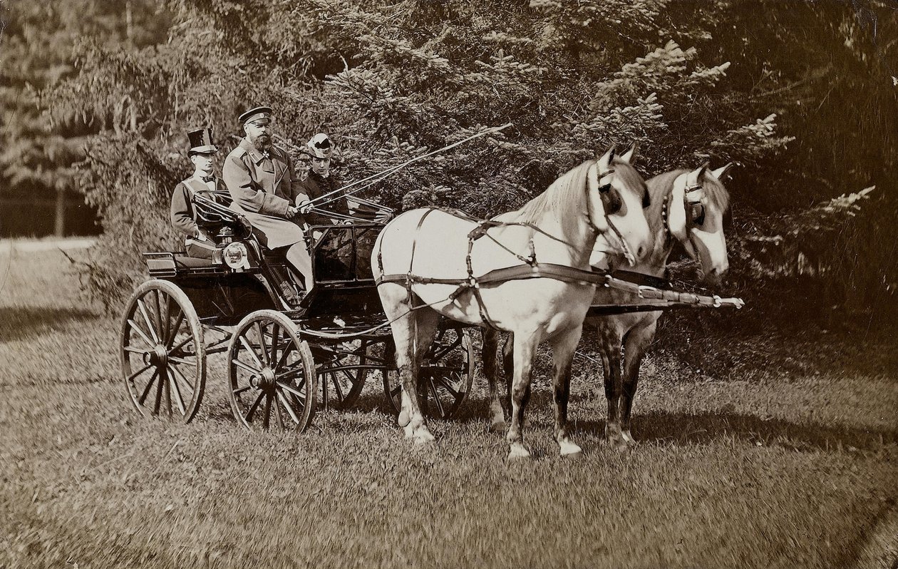Kejsar Alexander III 1845-1894 och kejsarinnan Maria Fyodorovna 1847-1928 på en hästvagn. av Unbekannt