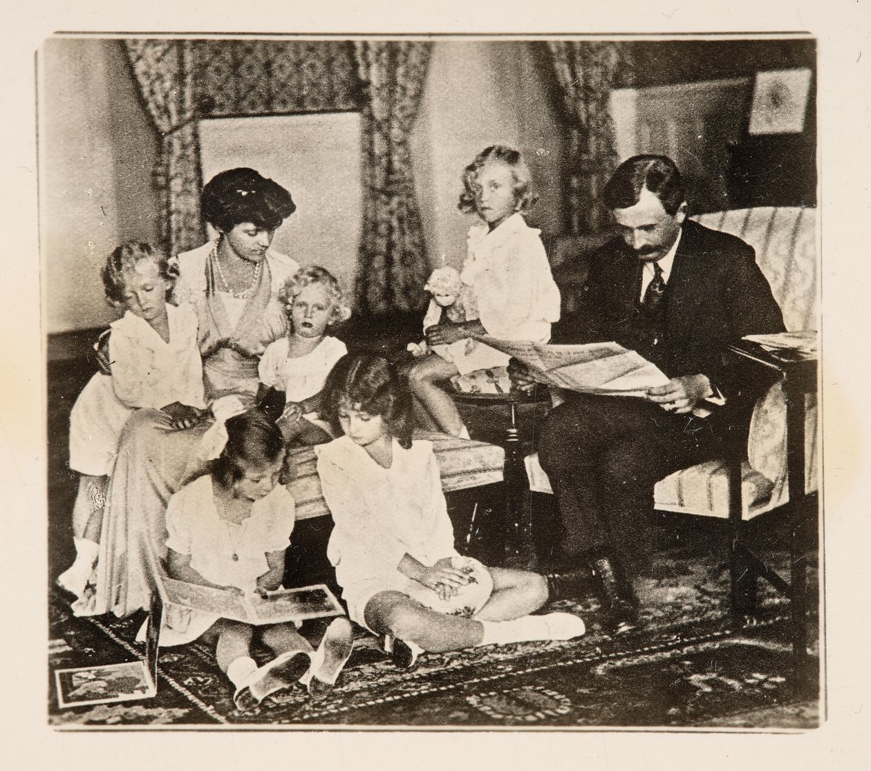 Kejsar Karl I och hans familj i exil, 1920-talet. av Unbekannt