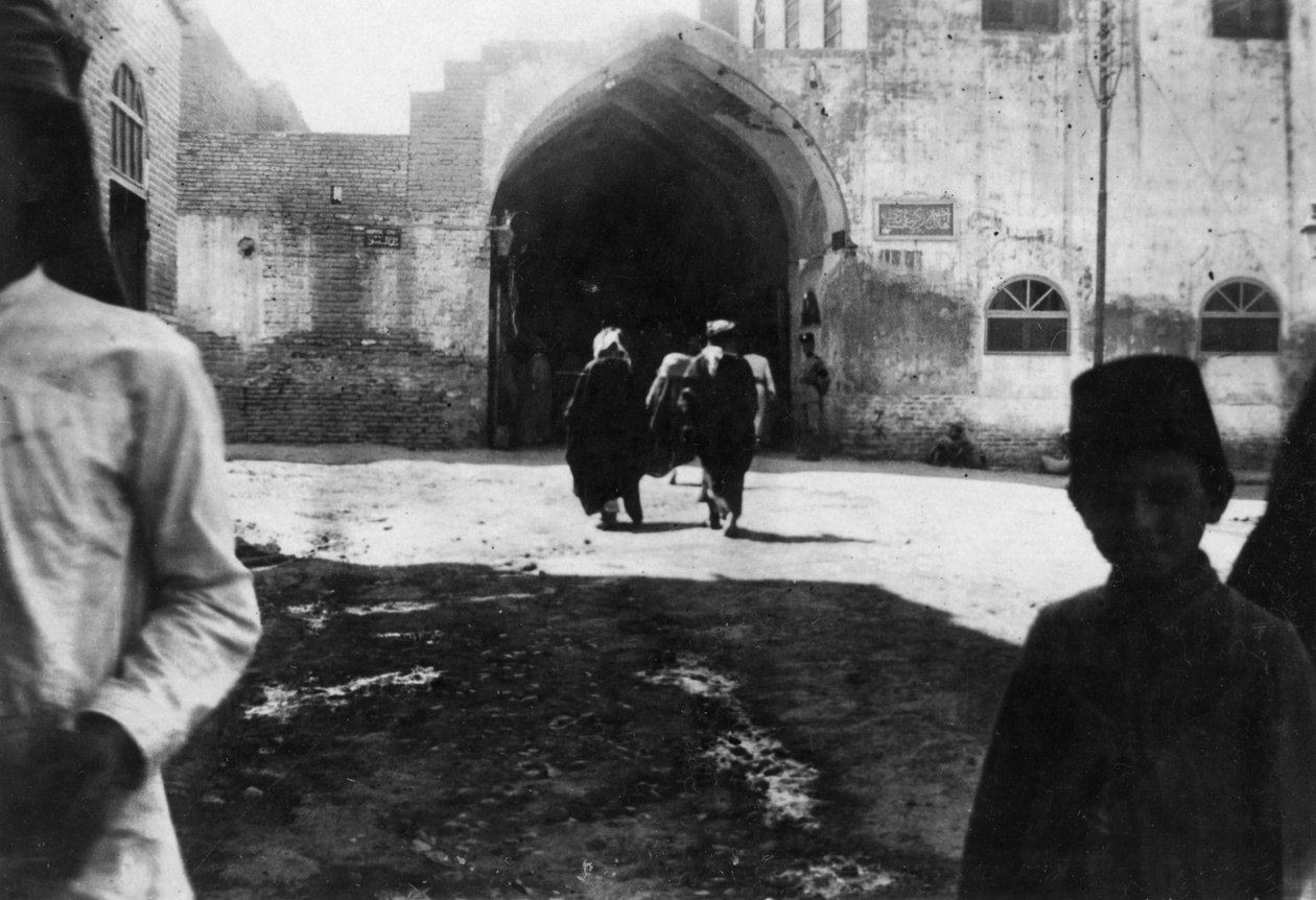 Ingången till Bagdads basar, Mesopotamien, första världskriget, 1918 av Unbekannt