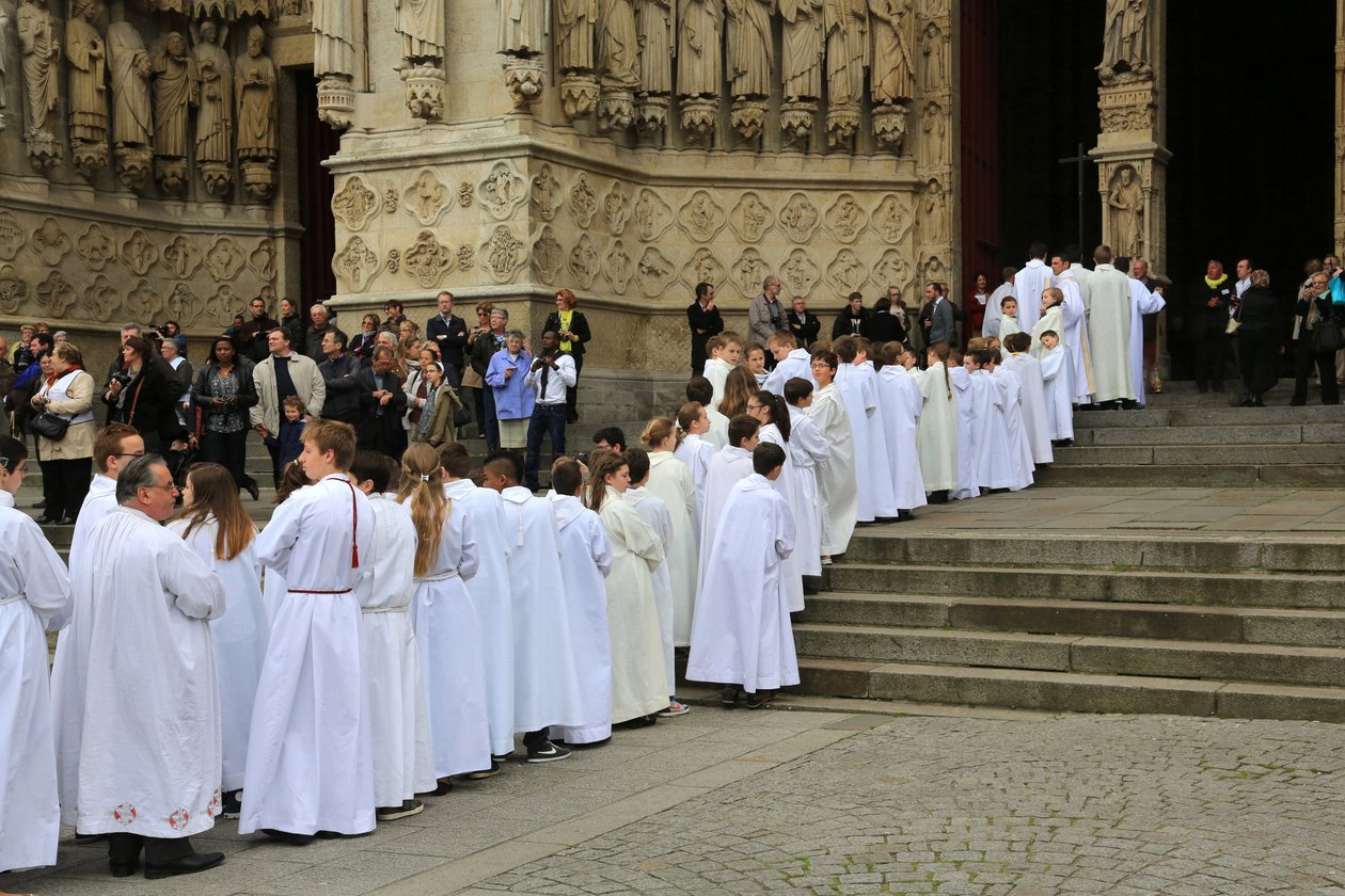 Entré processionl. Biskopsvigning. Amiens katedral, Amiens, Frankrike av Unbekannt