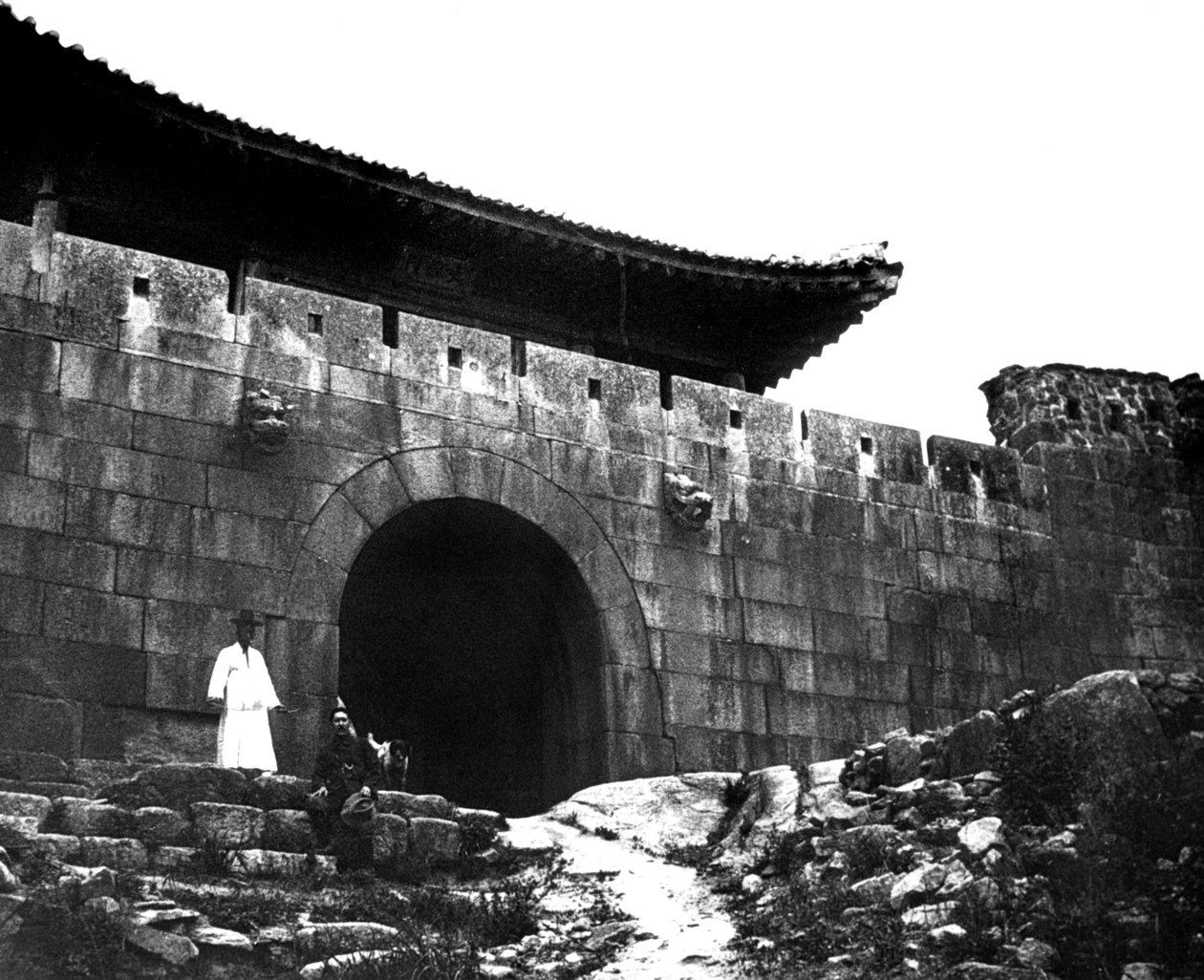 Ingången till ett tempel, Korea, 1900 av Unbekannt