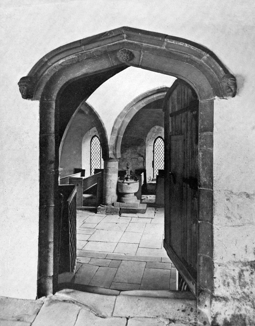 Ingången till kapellet, Haddon Hall, Derbyshire, 1924-1926 av Unbekannt