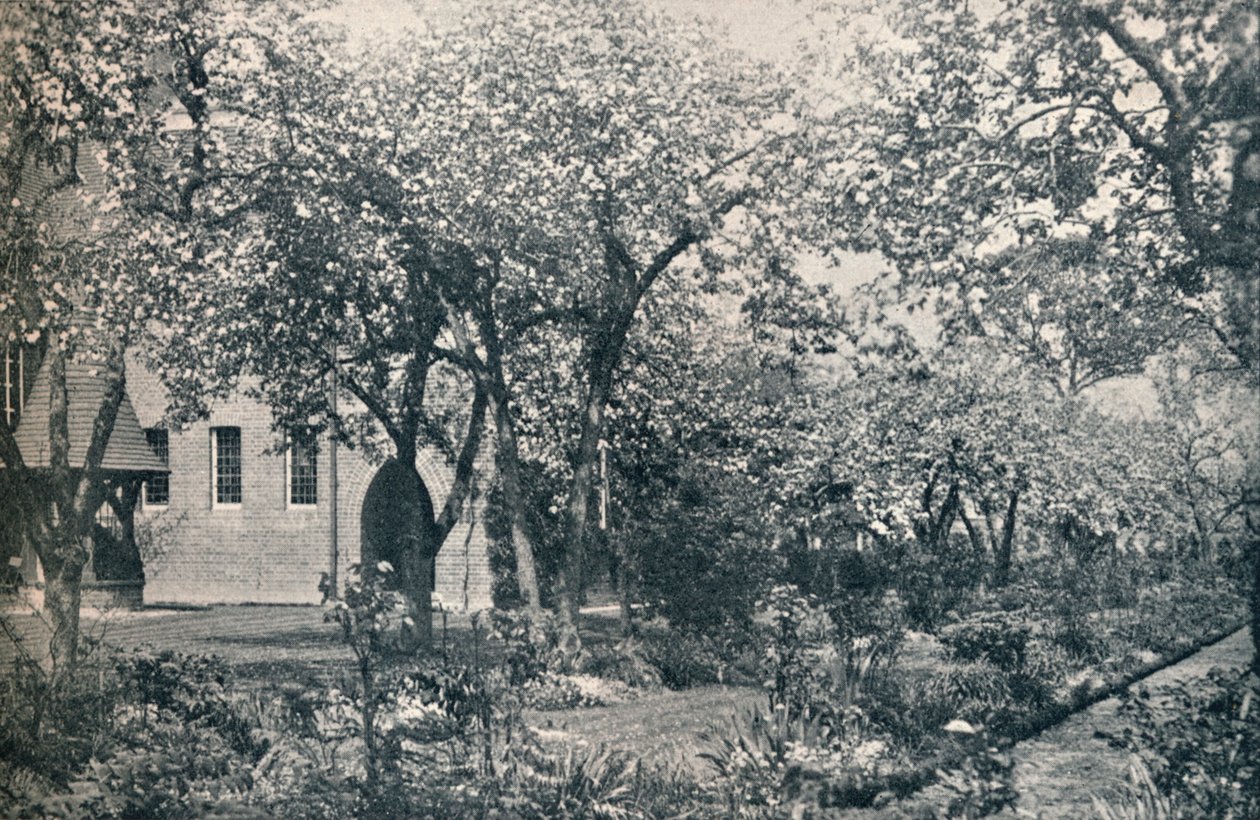 Exempel på fruktträdgård, ursprungligen anlagd av William Morris, c1900 av Unbekannt