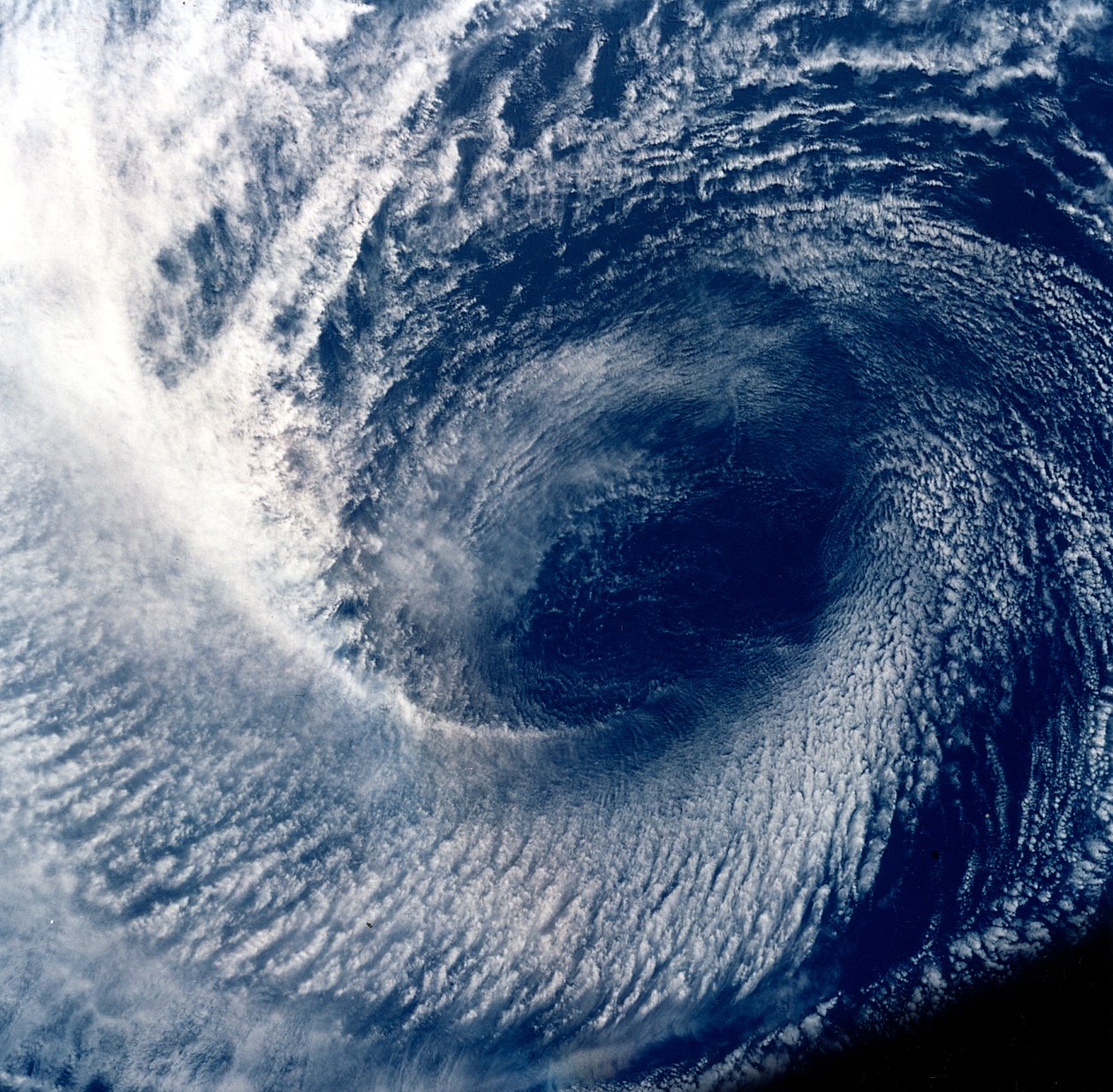 Eye of tropical storm Blanca fotograferad mellan 17 och 24 juni 1985 av Unbekannt