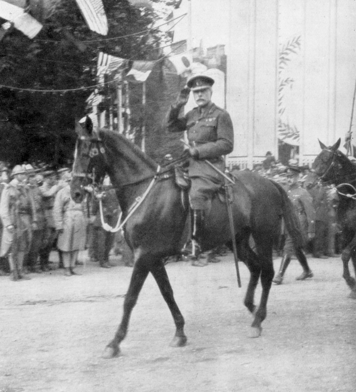 Fältmarskalk Sir Douglas Haig under segerparaden, Paris, Frankrike, 14 juli 1919 av Unbekannt