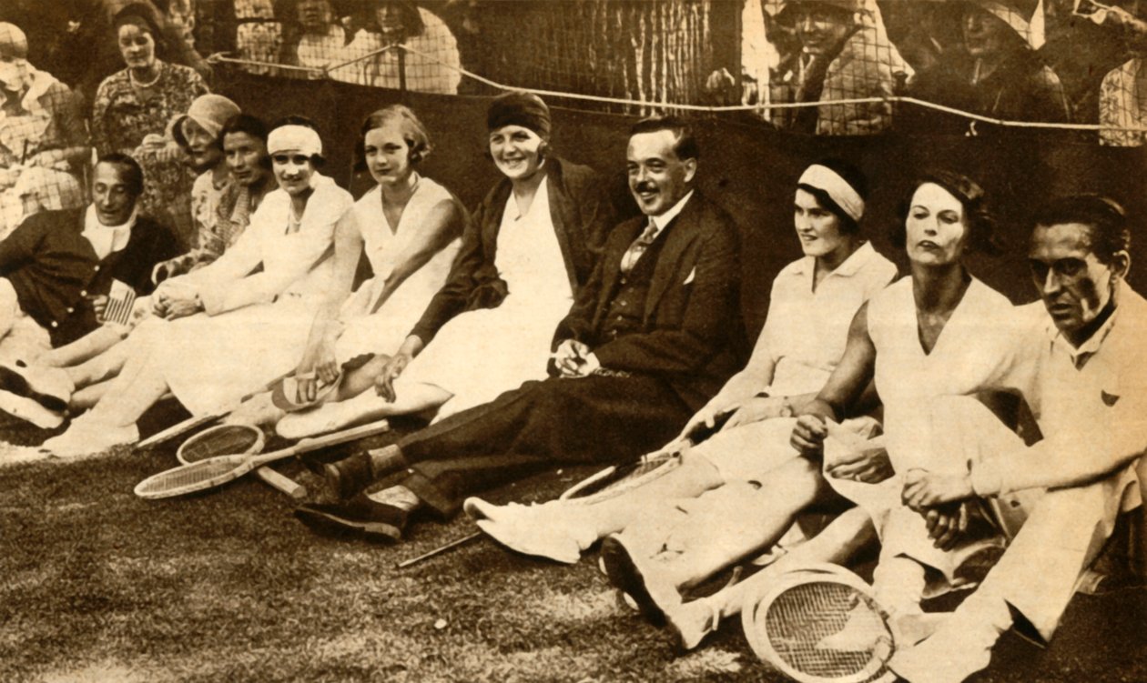 Tidigare kung Manuel II av Portugal med tennisspelare, Storbritannien, 1930, 1933. av Unbekannt