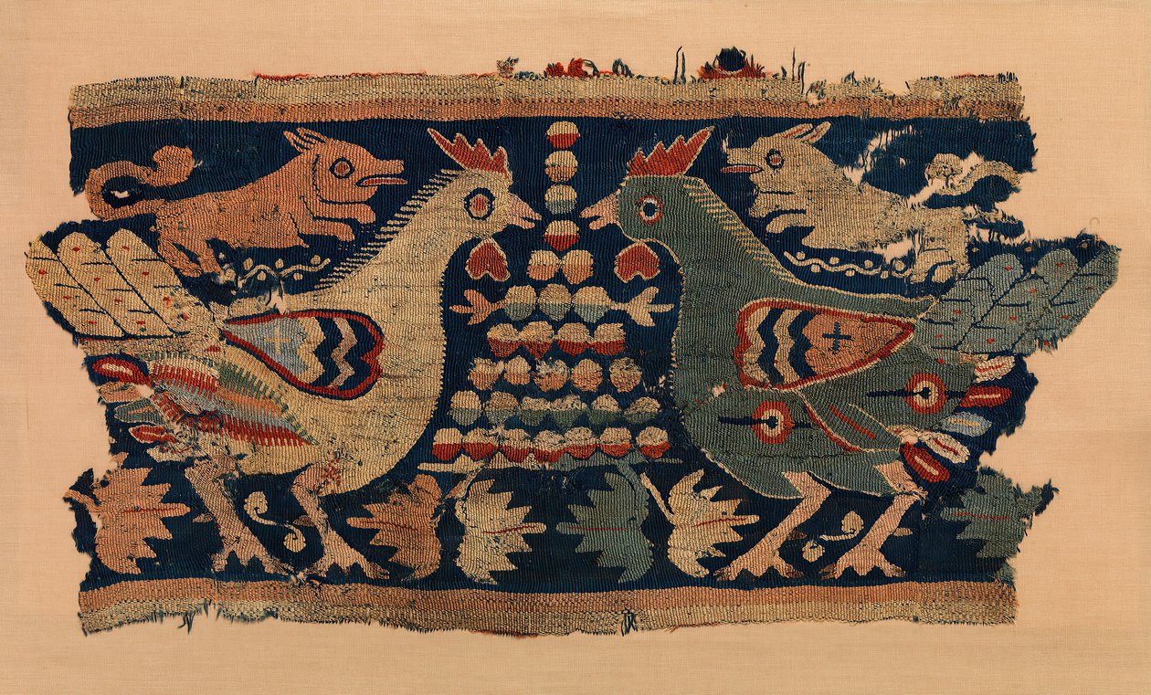 Fragment av vägghängande med konfronterade tuppar och springande hundar, koptiskt, 4-600-tal. av Unbekannt