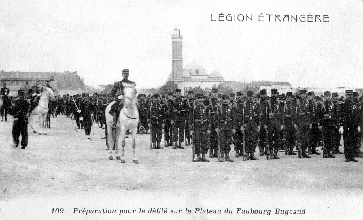 Franska främlingslegionen förbereder sig för att marschera på platån Faubourg Bugeaud, Algeriet, 1900-talet av Unbekannt