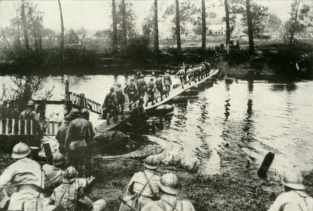 Franska trupper korsar en flod, 1919. av Unbekannt