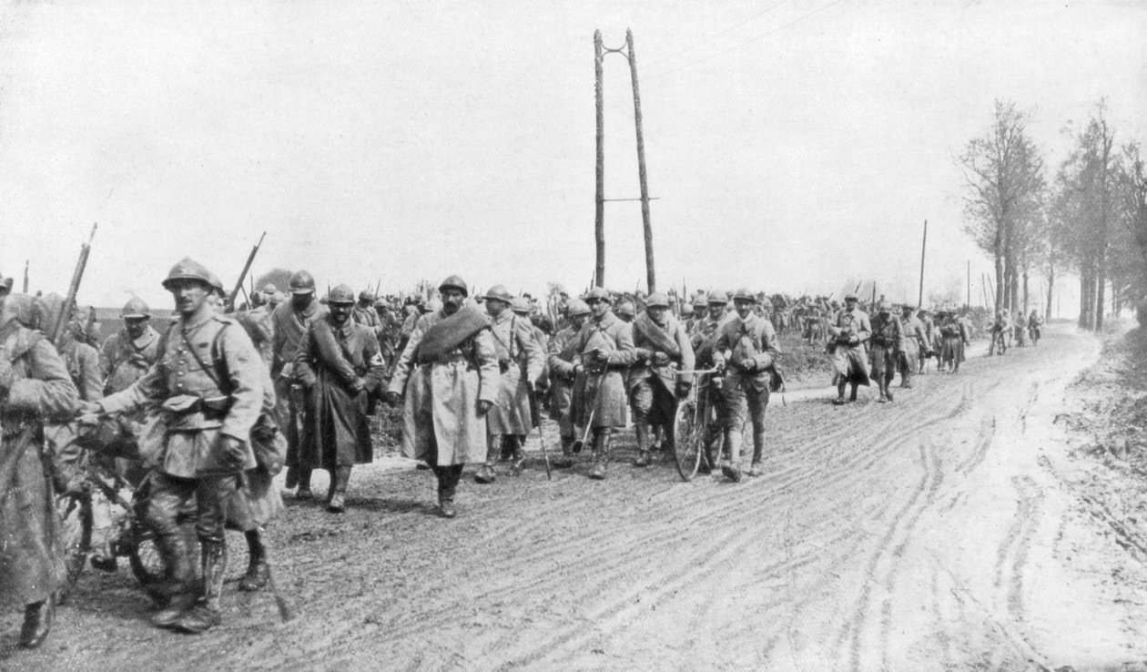 Franska infanteriregementet återvänder från fronten, 30 mars 1918 av Unbekannt