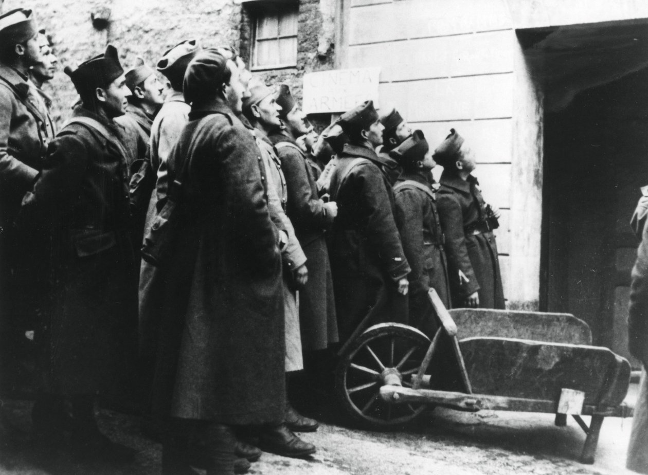 Franska soldater på en armébiograf, Frankrike, 1940 av Unbekannt