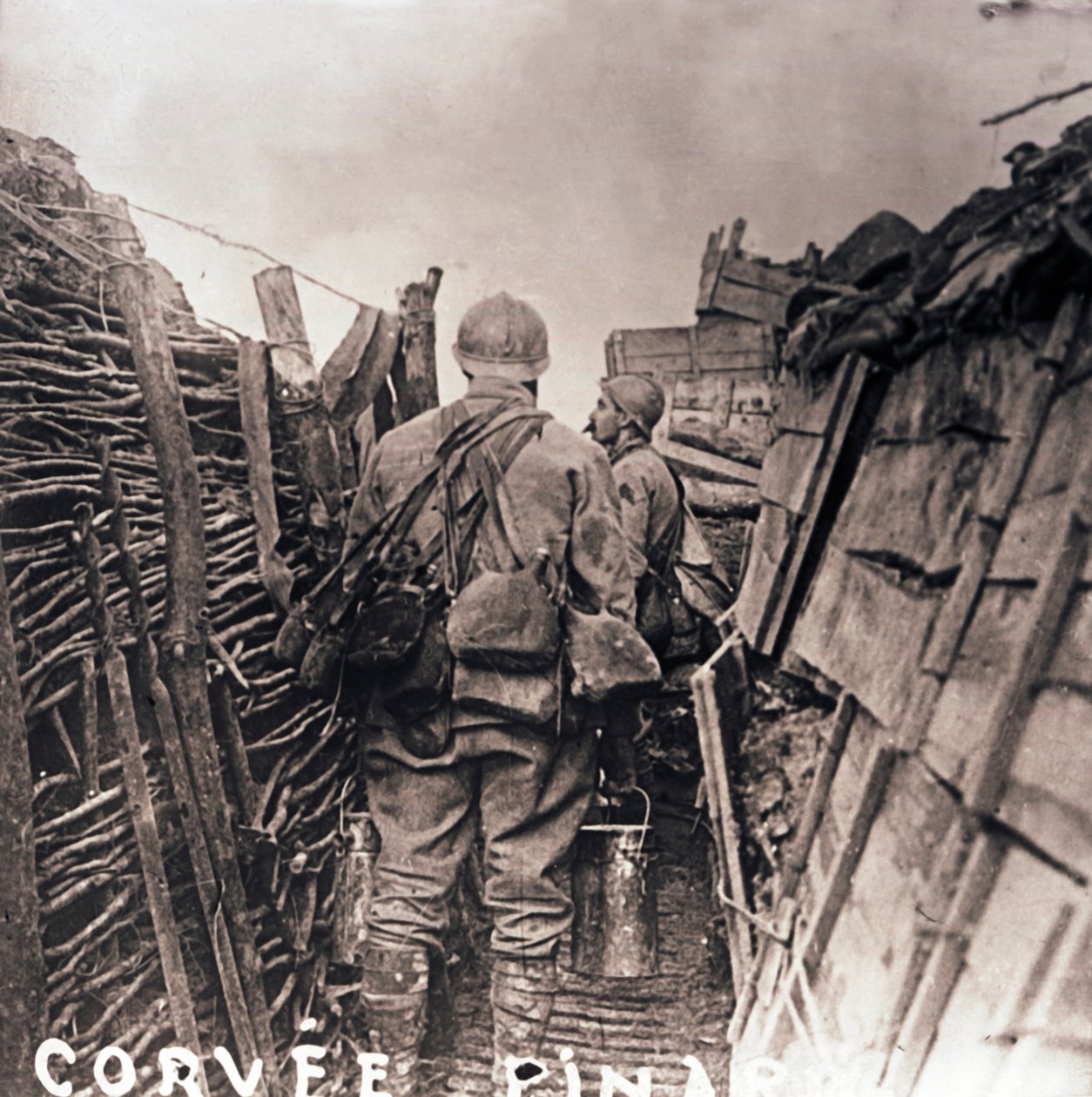 Franska soldater på matlagningstjänst i en skyttegrav, c1914-c1918 av Unbekannt