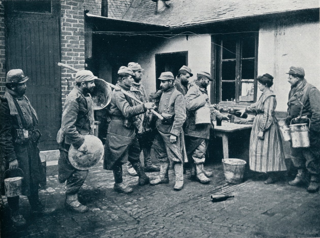 Franska soldater som återvänder från skyttegravarna gör ett stopp för förfriskning, c1914 av Unbekannt