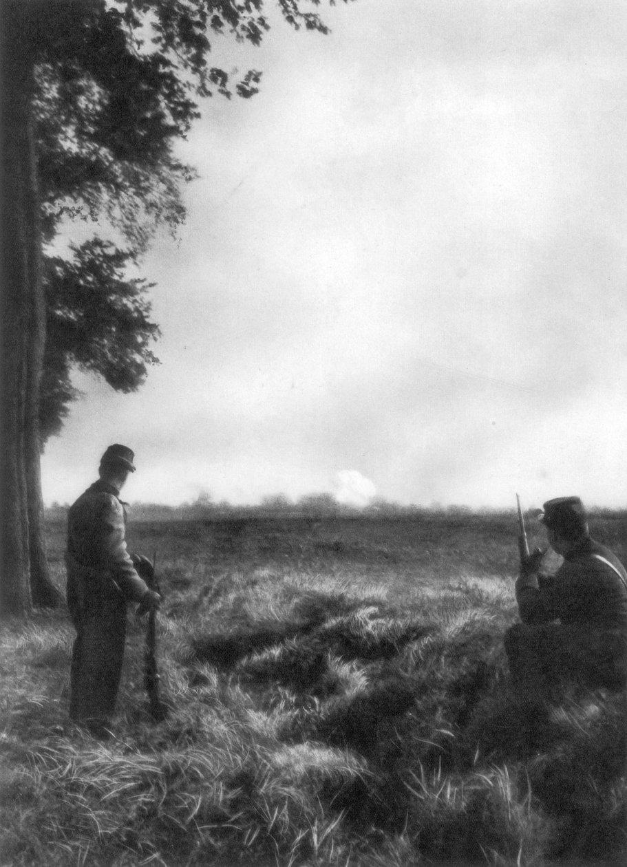 Franska soldater tittar på artillerield, 1:a slaget vid Marne, Frankrike, 5-12 september 1914 av Unbekannt