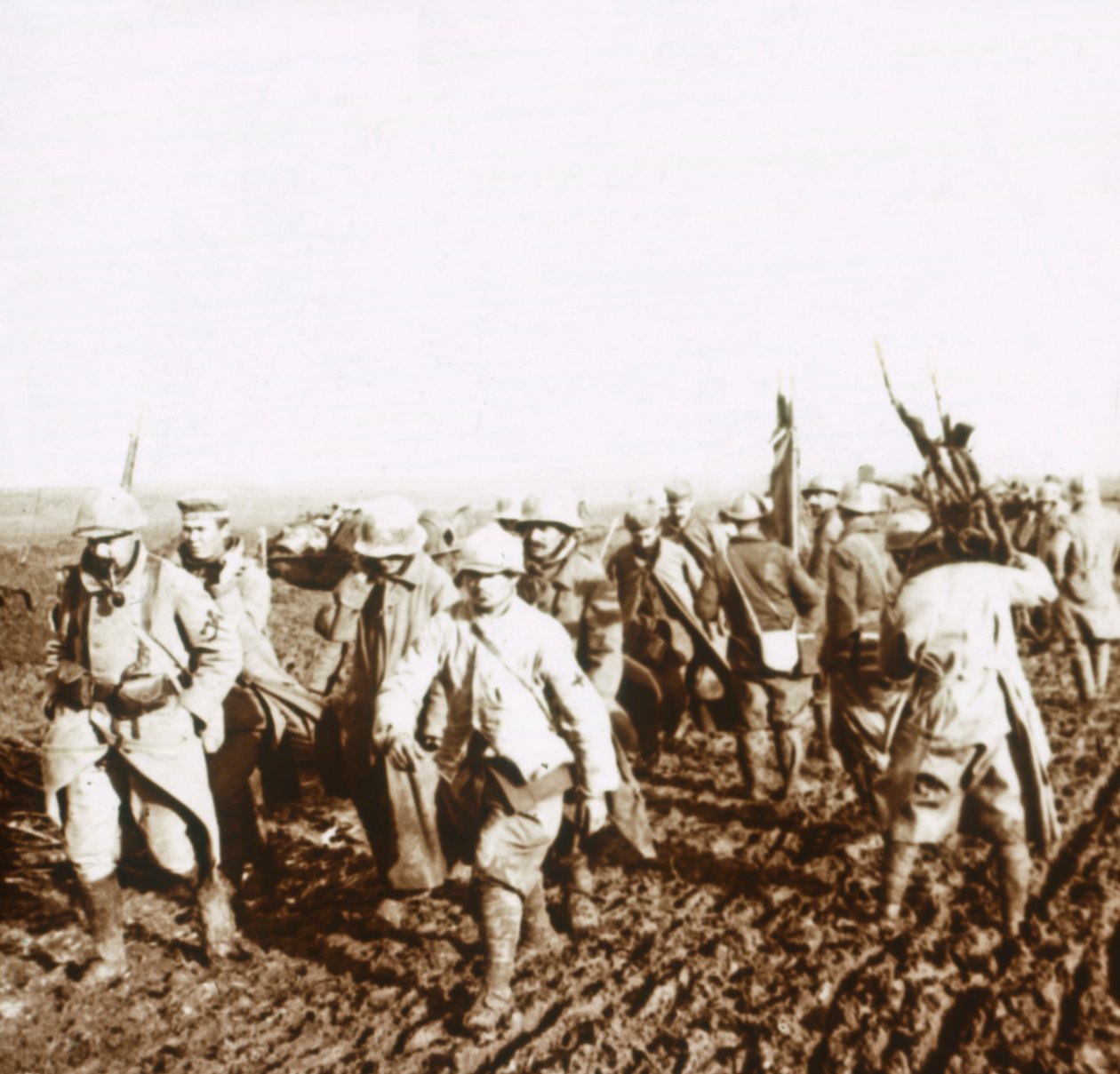 Franska soldater med tyska fångar, c1914-c1918 av Unbekannt