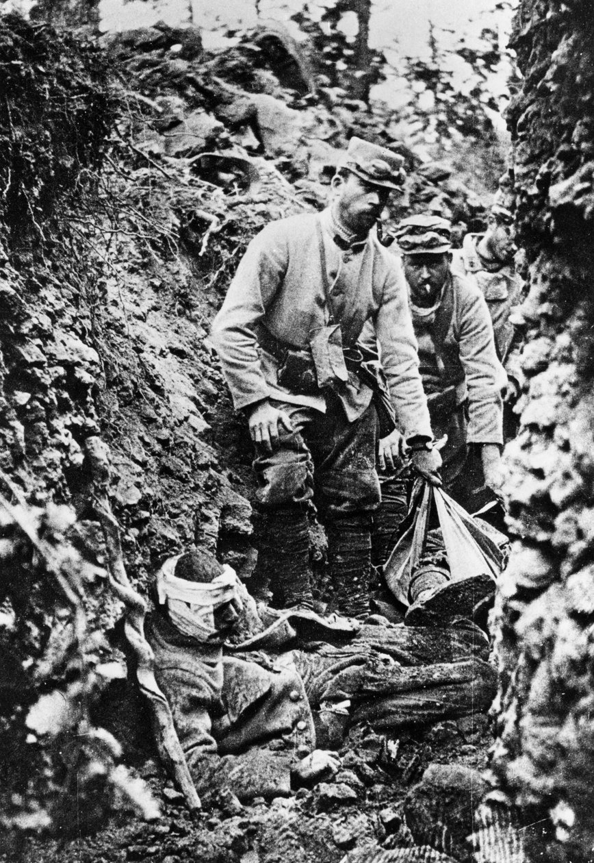 Franska trupper efter ett tyskt anfall och bombardement, första världskriget, 30 juni 1915 av Unbekannt