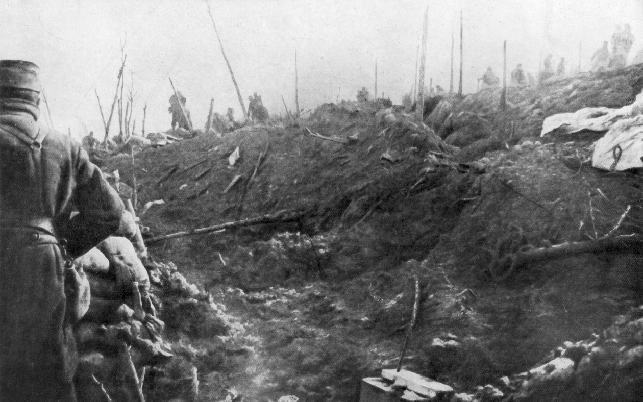 Franska trupper förbereder sig för en tysk motattack, Eparges ås, nära Verdun, Frankrike, augusti 1915 av Unbekannt