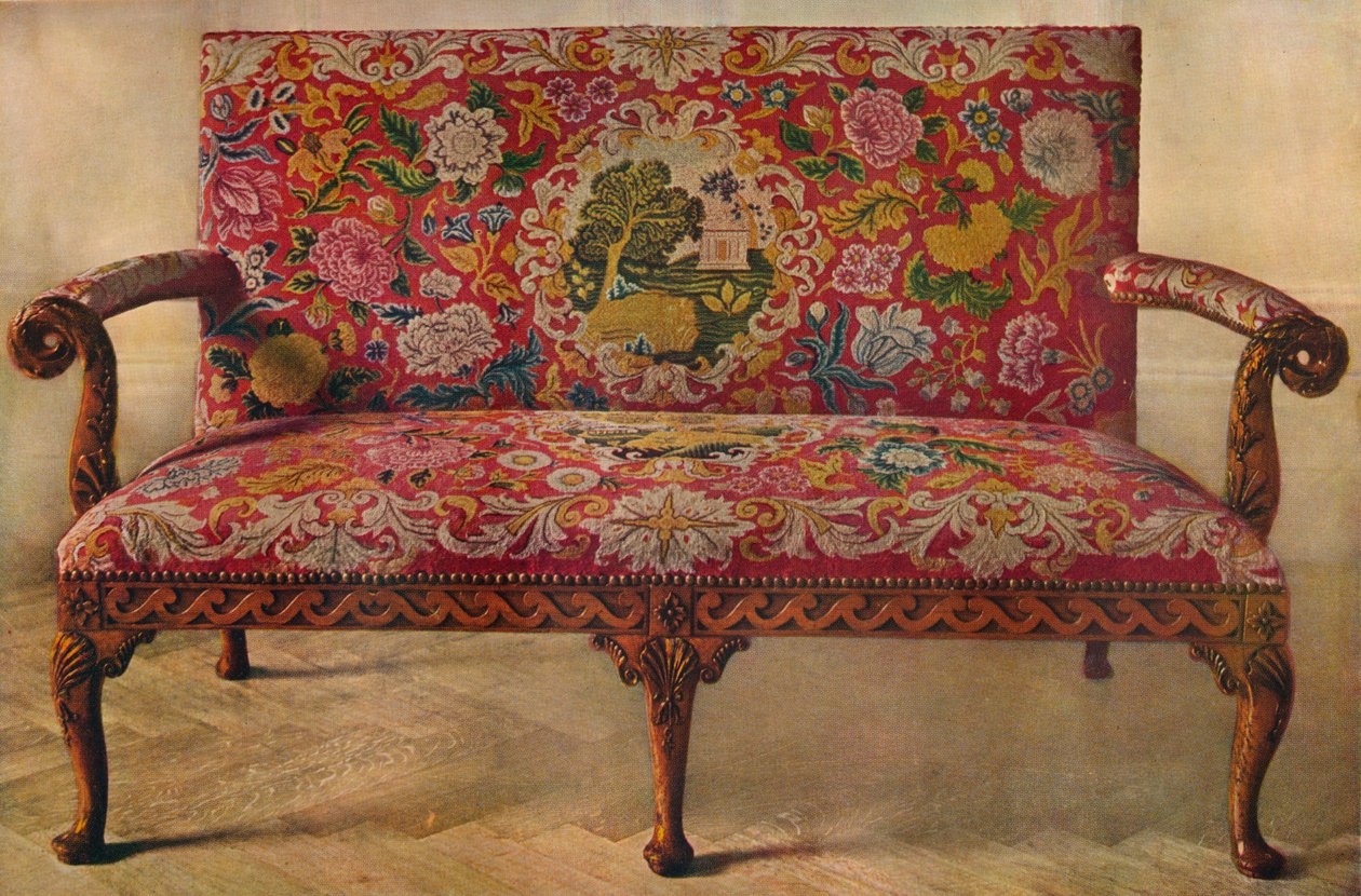 Frukträsoffa med broderier, tidigt 1700-tal, 1929 av Unbekannt
