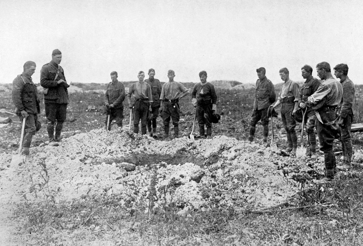 Begravning på västfronten, första världskriget, 1916, c1920 av Unbekannt