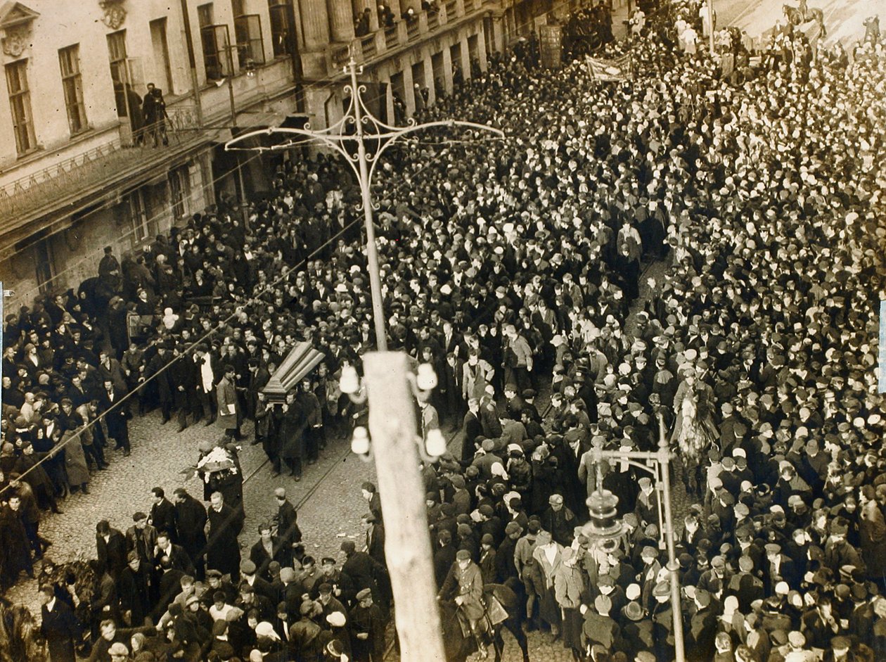 Poeten Valery Bryusovs begravningståg, Moskva, Sovjetunionen, 12 oktober 1924 av Unbekannt