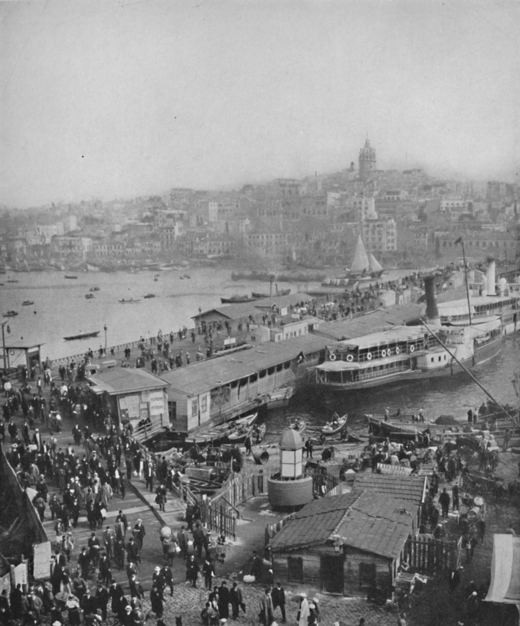 Galatabron, som förbinder Galata och Pera, 1913 av Unbekannt