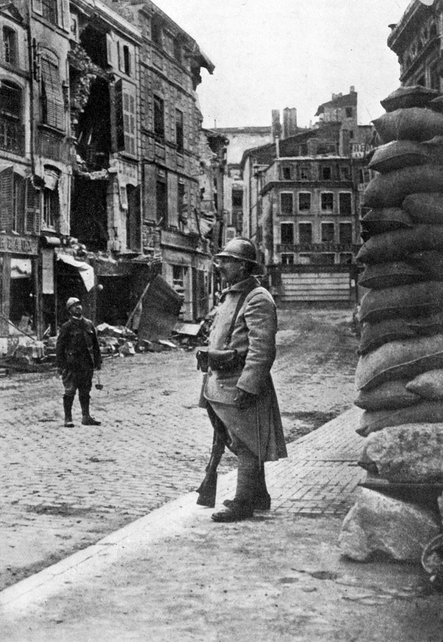 Garnison av franska soldater och brandmän, Verdun, Frankrike, första världskriget, 1916, c1920 av Unbekannt