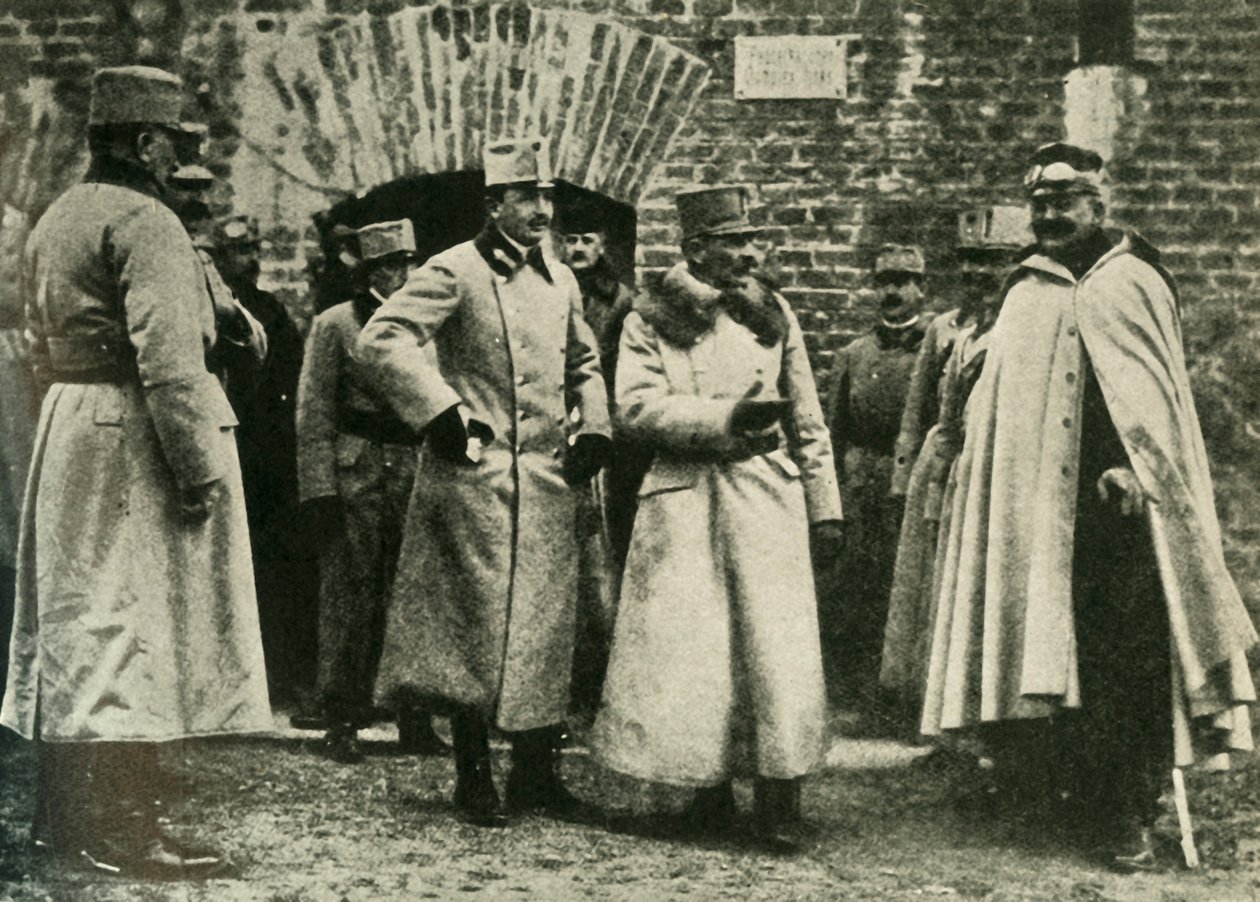 General Kusmanek och prins Francis Joseph vid Przemysl fästning, första världskriget, 1915, c1920. av Unbekannt