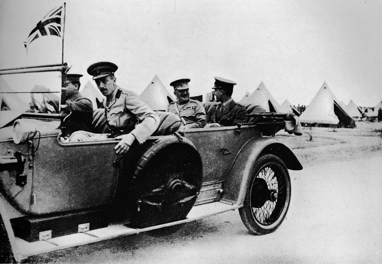 General Sir John Maxwell, befälhavare för egyptiska trupper, körde genom ett av lägren, 1915 av Unbekannt