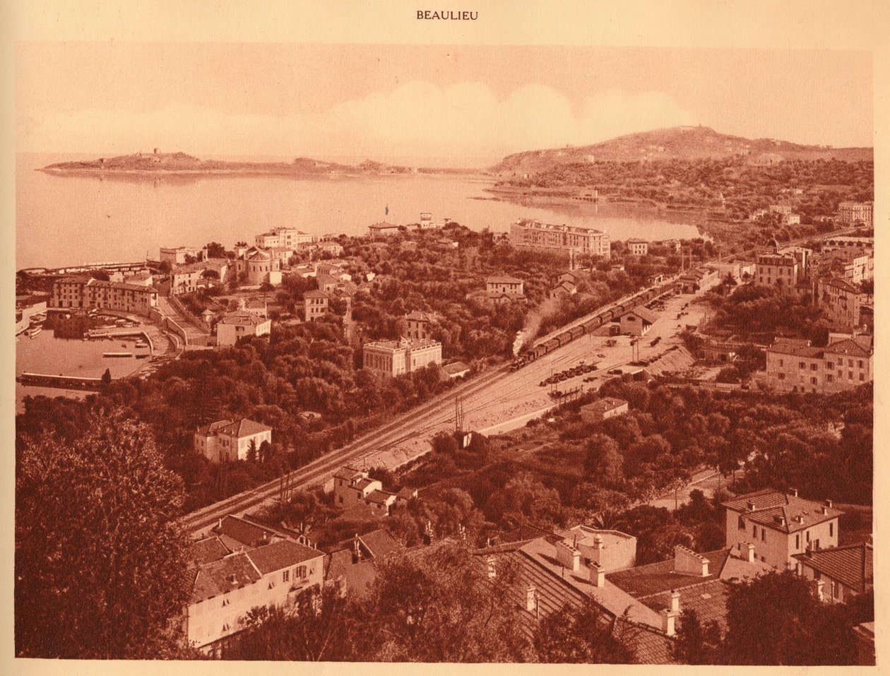 Allmän syn och Cap Ferrat, Beaulieu, 1930. av Unbekannt