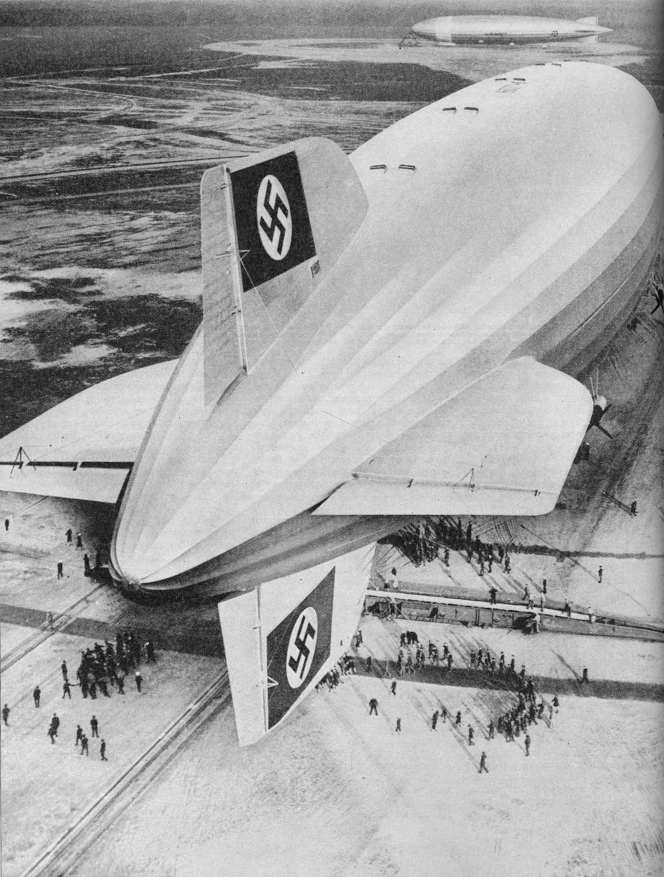 Tyska Zeppelin-luftskeppet Hindenburg förtöjde vid Lakehurst, New Jersey, c1936 c1937 av Unbekannt