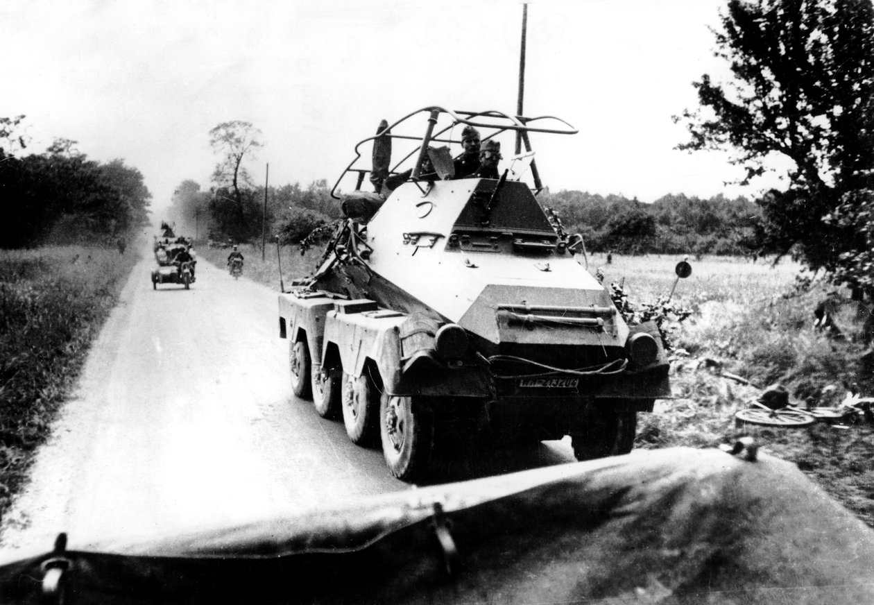 Tysk pansarvagn under framryckningen mot Paris, maj-juni 1940 av Unbekannt