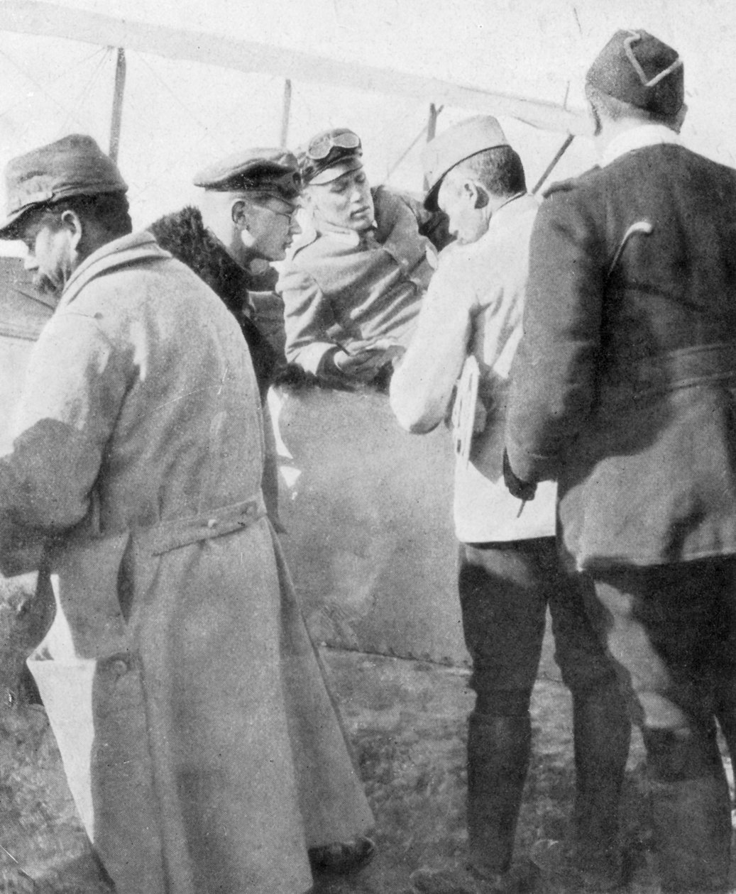 Tyska flygare sköts ner av det franska acet Jean Navarre, 1916 av Unbekannt