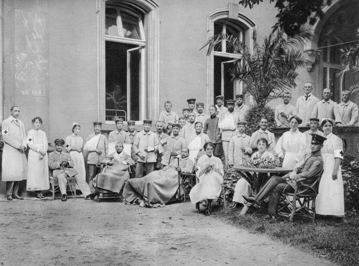 Tyska sjuksköterskor och patienter, Frankfurt am Main, Tyskland, första världskriget, 1915 av Unbekannt