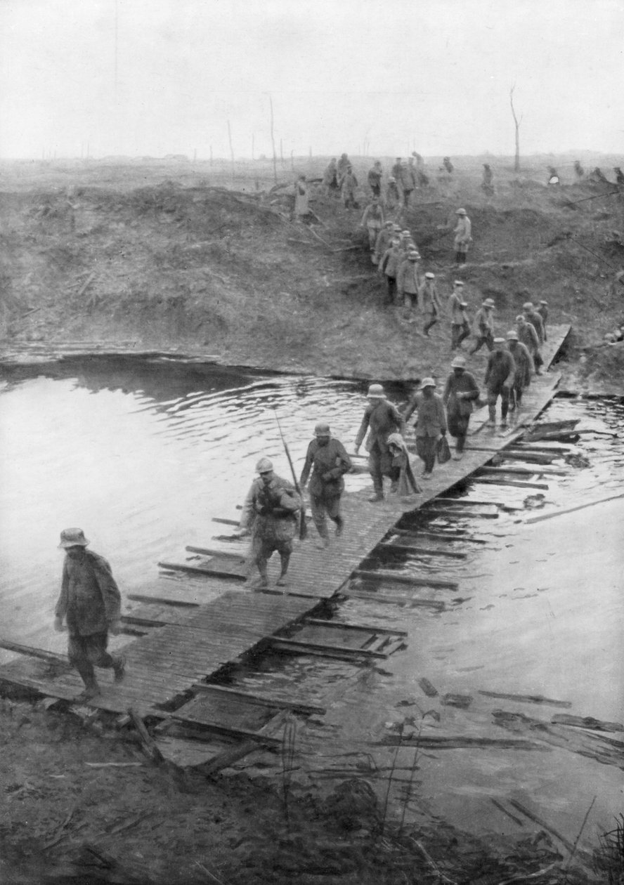 Tyska fångar på en ankbrädesbana vid Yser-kanalen, Belgien, 31 juli 1917 av Unbekannt