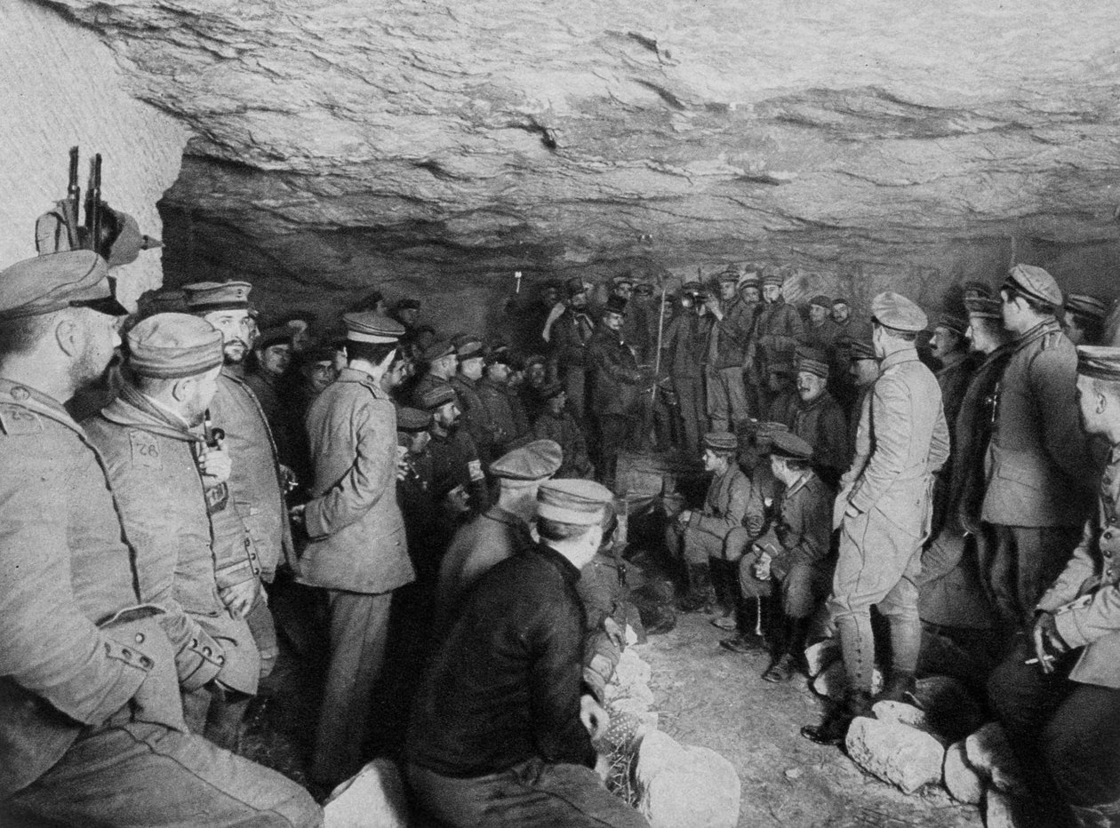 Tyska soldater vid en konsert i en grotta, Frankrike, första världskriget, 1915 av Unbekannt