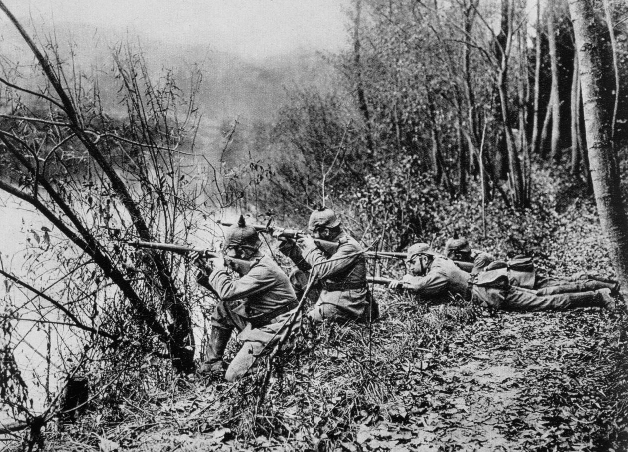 Tyska soldater vid kanten av floden Aisne, Frankrike, 1915 av Unbekannt