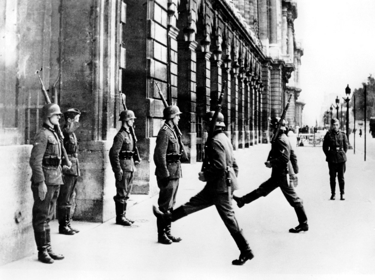 Tyska soldater på vakt utanför Hotel Crillon, Paris, 7 oktober 1940 av Unbekannt