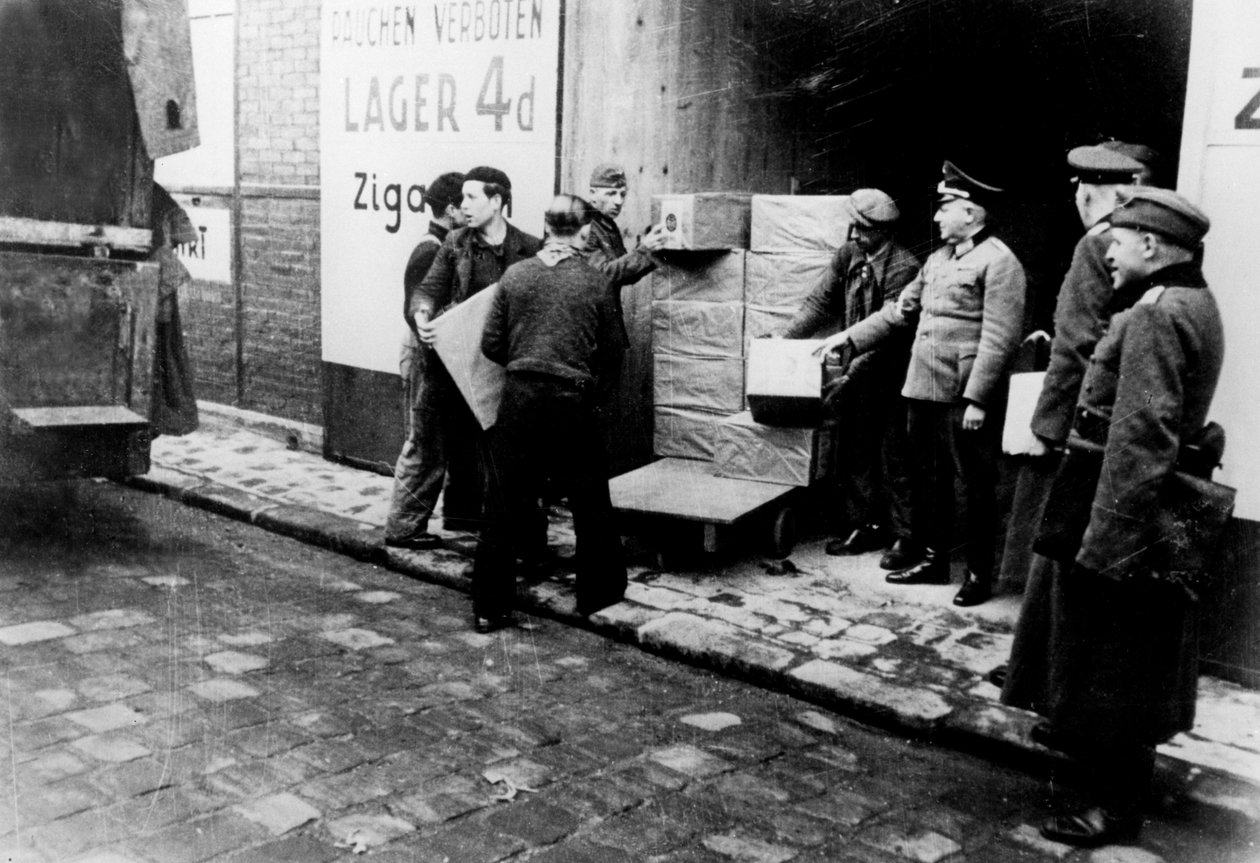 Tysk förrådsdepå, ockuperat Paris, februari 1941 av Unbekannt