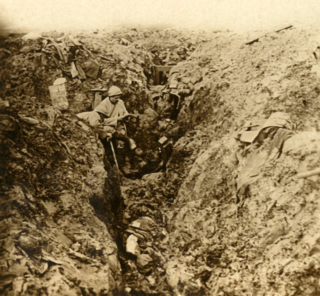 Tyska skyttegravar förstörda av beskjutning, Verdun, norra Frankrike, c1914-c1918 av Unbekannt