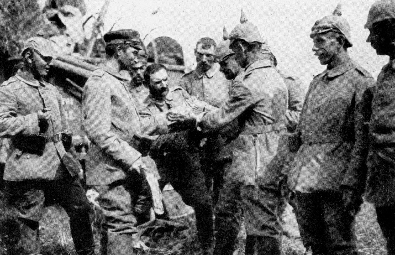 Tyska trupper stannar för middagsransoner på väg till Bryssel, första världskriget, 1914 av Unbekannt