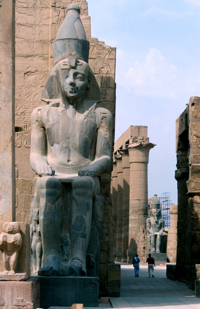 Jättestaty av Ramses II tredje kungen av den 19:e dynastin, Luxor, Egypten, c1279-c1213 f.Kr. av Unbekannt