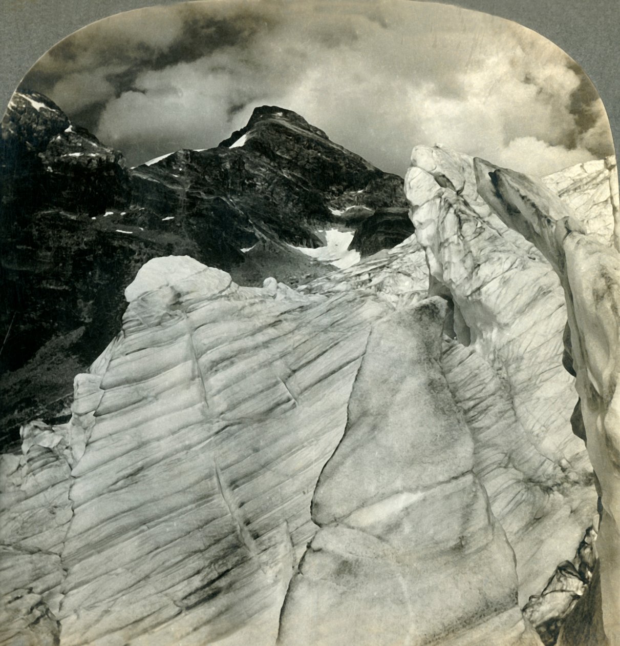 Glacial View in the Canadian Rockies..., B.C., Kanada, 1903. av Unbekannt