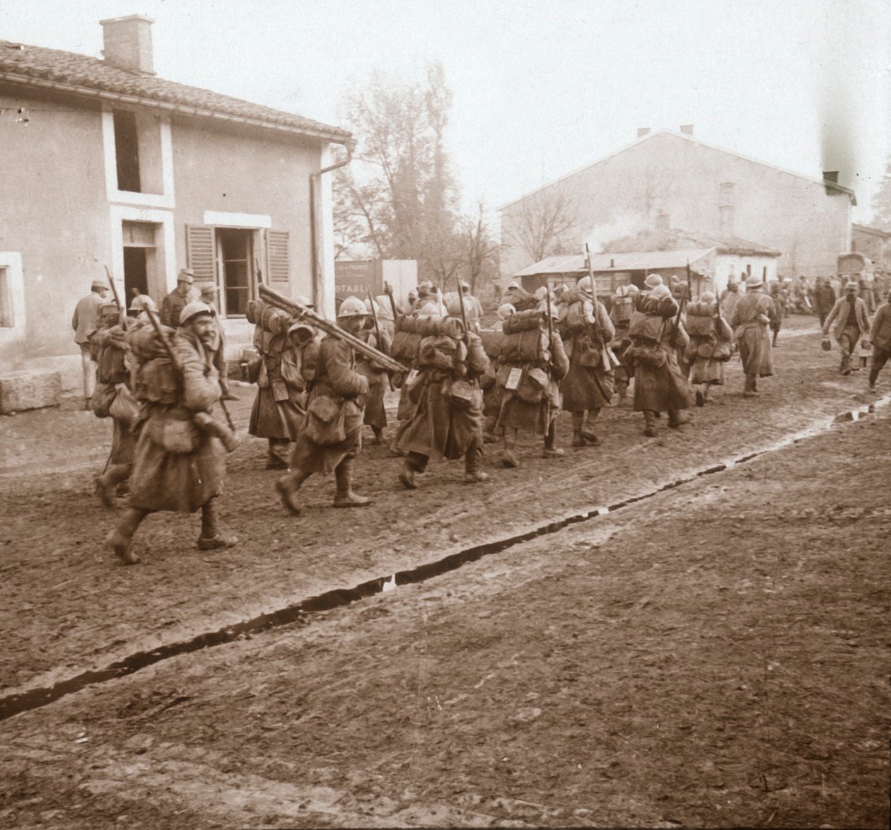 Går uppför linjen till Verdun, norra Frankrike, c1914-c1918. av Unbekannt