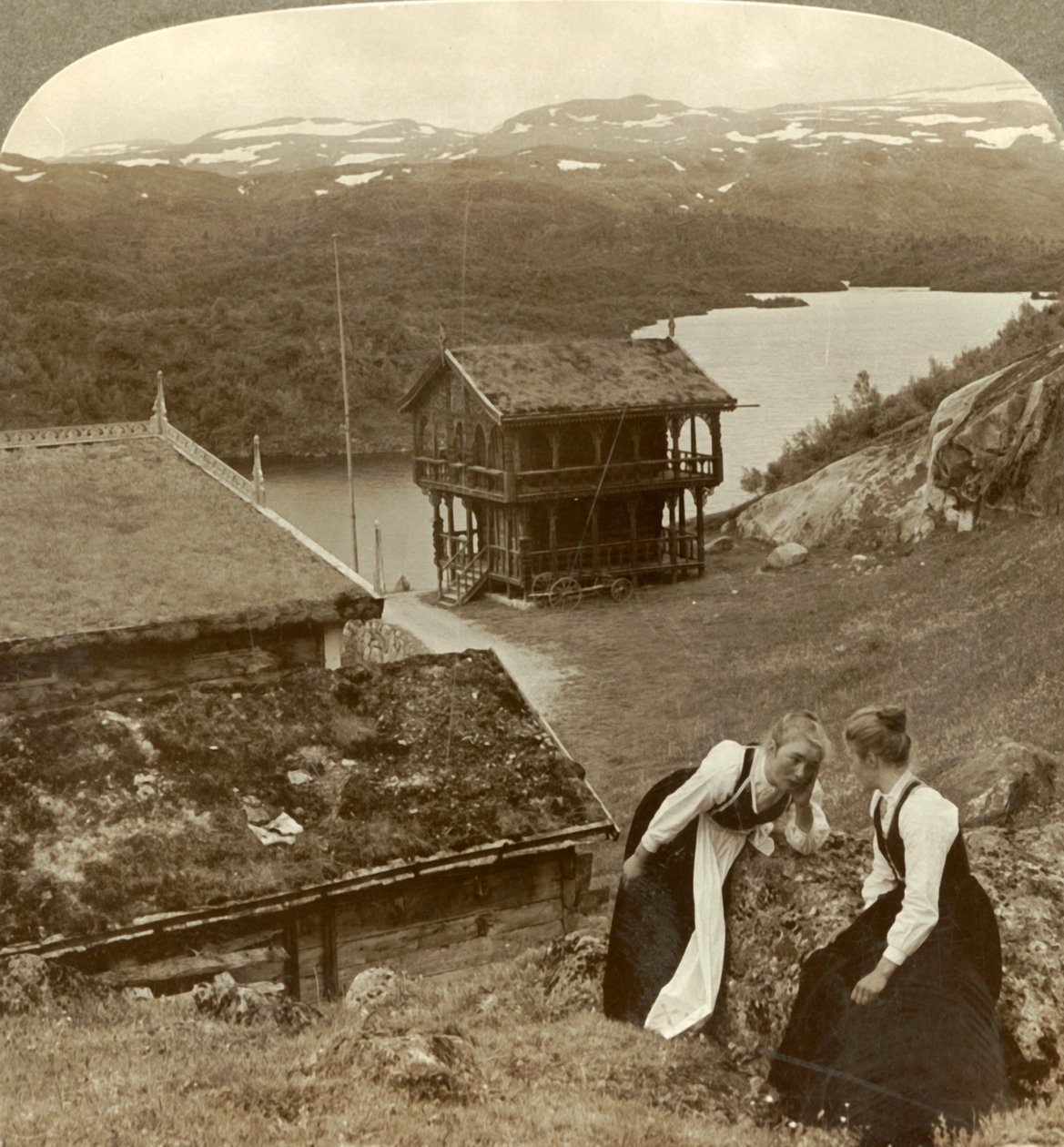 Skvallra på ett värdshus vid Botten, med utsikt över sjön Voxli - utsikt mot Haukeli Mts., Norge, av Unbekannt