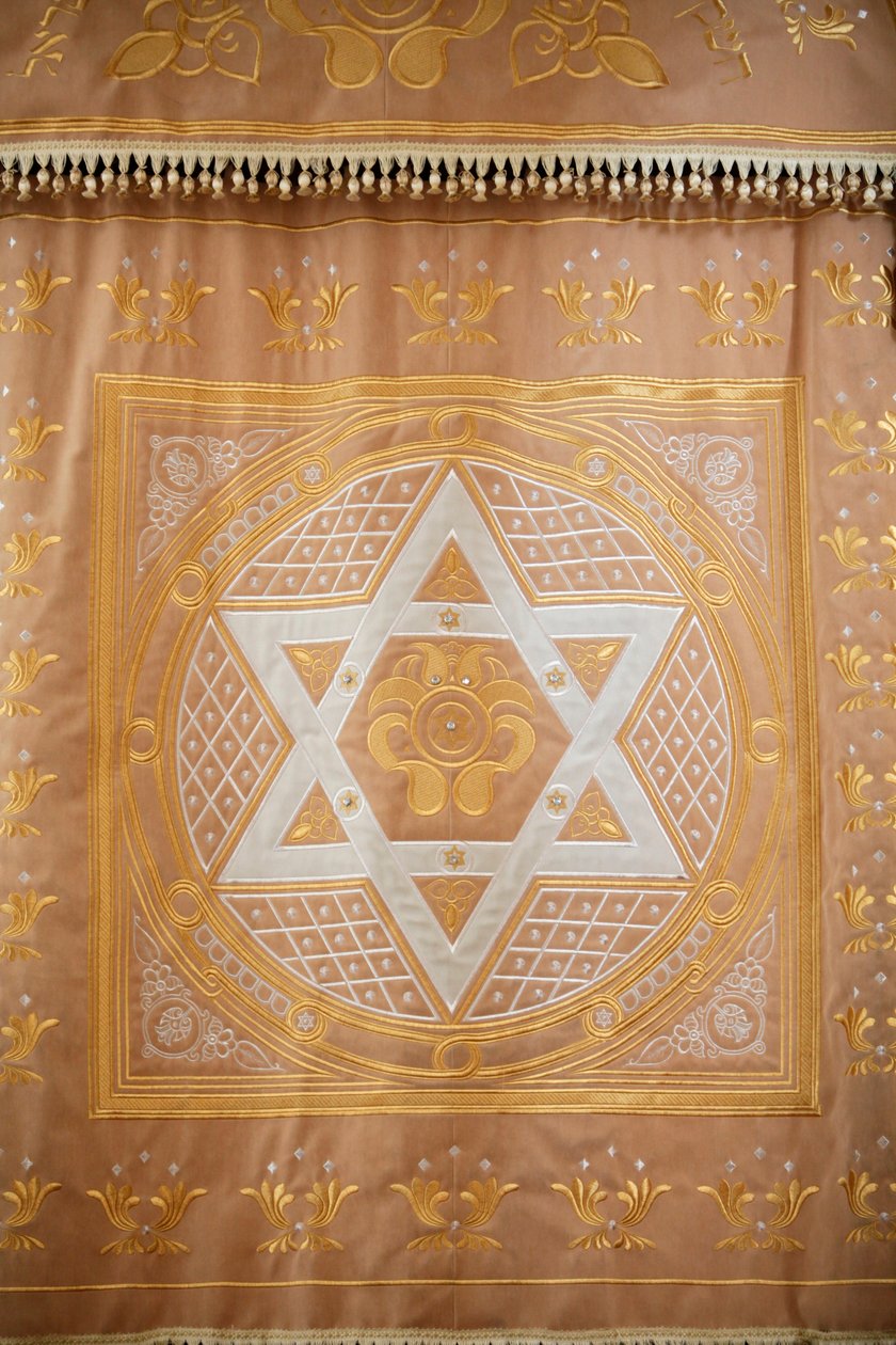 Stora körsynagogan. Synagogans heliga ark gardin med en Davidsstjärna. Sankt Petersburg Ryssland av Unbekannt