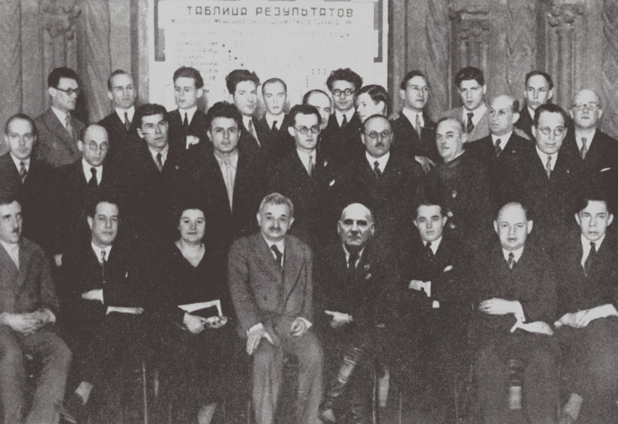 Gruppporträtt av deltagarna i den andra internationella schackturneringen, Moskva 1935, 1935 av Unbekannt