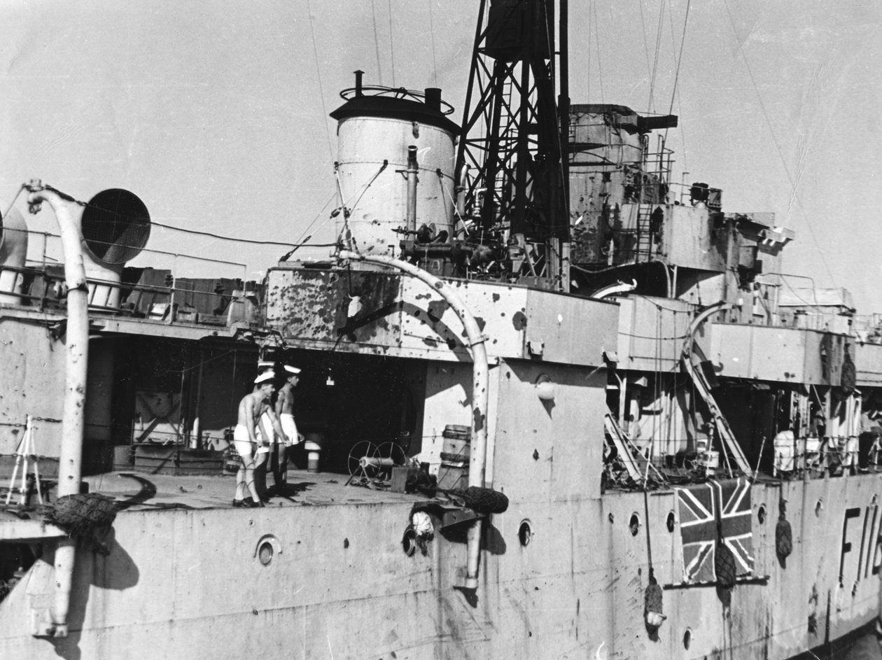 HMS Amethyst, efter aktion på Yangtzefloden, 20 april 1949 av Unbekannt
